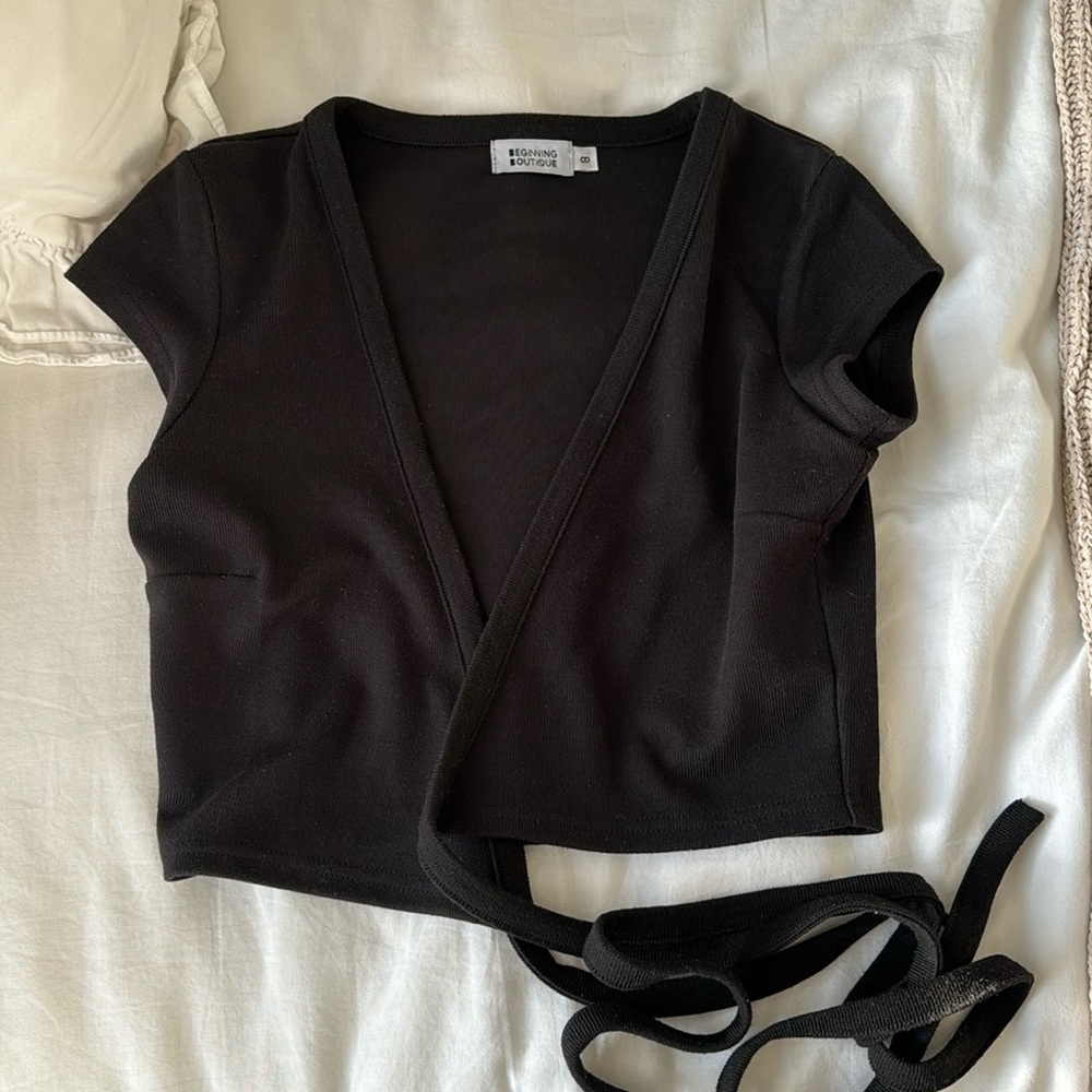 Beginning Boutique short sleeve front tie top